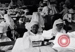 Image Croix-Rouge infirmières pendant l'épidémie de grippe espagnole a Boston Massachusetts USA, 1918, de la seconde 4 séquences d'archives historiques vidéo 65675035191