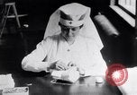 Image Croix-Rouge infirmières pendant l'épidémie de grippe espagnole a Boston Massachusetts USA, 1918, de la seconde 34 séquences d'archives historiques vidéo 65675035191
