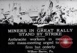 Standbild Kohle Grube Arbeiter im Streik Wilkes-Barre Pennsylvania USA, 1919, aus Sekunde 5 historischem Filmmaterial Videoclip 65675035195