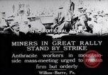 Standbild Kohle Grube Arbeiter im Streik Wilkes-Barre Pennsylvania USA, 1919, aus Sekunde 10 historischem Filmmaterial Videoclip 65675035195