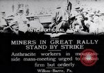Standbild Kohle Grube Arbeiter im Streik Wilkes-Barre Pennsylvania USA, 1919, aus Sekunde 13 historischem Filmmaterial Videoclip 65675035195