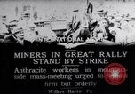Standbild Kohle Grube Arbeiter im Streik Wilkes-Barre Pennsylvania USA, 1919, aus Sekunde 14 historischem Filmmaterial Videoclip 65675035195