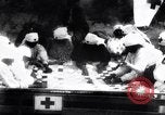 Standbild Mono Native American Indian Women make Bandagen für Ersten Weltkrieg Aufwand Dunlap California USA, 1917, aus Sekunde 18 historischem Filmmaterial Videoclip 65675035207