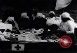 Standbild Mono Native American Indian Women make Bandagen für Ersten Weltkrieg Aufwand Dunlap California USA, 1917, aus Sekunde 24 historischem Filmmaterial Videoclip 65675035207