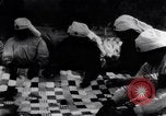 Standbild Mono Native American Indian Women make Bandagen für Ersten Weltkrieg Aufwand Dunlap California USA, 1917, aus Sekunde 29 historischem Filmmaterial Videoclip 65675035207