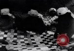 Standbild Mono Native American Indian Women make Bandagen für Ersten Weltkrieg Aufwand Dunlap California USA, 1917, aus Sekunde 32 historischem Filmmaterial Videoclip 65675035207