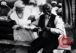 Standbild Mono Native American Indian Women make Bandagen für Ersten Weltkrieg Aufwand Dunlap California USA, 1917, aus Sekunde 43 historischem Filmmaterial Videoclip 65675035207