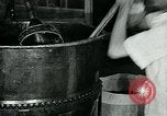 Standbild Chocolate Factory United States USA, 1921, aus Sekunde 9 historischem Filmmaterial Videoclip 65675035219
