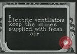 Standbild Bergleute United States USA, 1923, aus Sekunde 26 historischem Filmmaterial Videoclip 65675035230