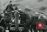 Standbild Bergleute United States USA, 1923, aus Sekunde 60 historischem Filmmaterial Videoclip 65675035230