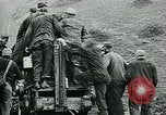 Standbild Bergleute United States USA, 1923, aus Sekunde 62 historischem Filmmaterial Videoclip 65675035230