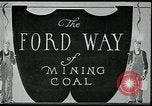 Image Ford des mines Wallins Creek Kentucky USA, 1924, de la seconde 8 séquences d'archives historiques vidéo 65675035232