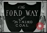 Image Ford des mines Wallins Creek Kentucky USA, 1924, de la seconde 9 séquences d'archives historiques vidéo 65675035232