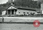 Standbild Ford Minen Wallins Creek Kentucky USA, 1924, aus Sekunde 24 historischem Filmmaterial Videoclip 65675035233
