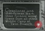 Standbild Ford Bergbaustadt Twin Zweig West Virginia United States USA, 1924, aus Sekunde 1 historischem Filmmaterial Videoclip 65675035240
