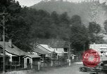 Standbild Ford Bergbaustadt Twin Zweig West Virginia United States USA, 1924, aus Sekunde 57 historischem Filmmaterial Videoclip 65675035240