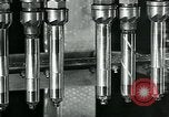 Immagine di Ford auto United States USA, 1932, secondo 36 filmato di repertorio 65675035242