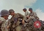 Standbild US Marines Saipan Nördliche Marianen, 1944, aus Sekunde 12 historischem Filmmaterial Videoclip 65675035306
