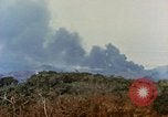 Standbild US Marines Saipan Nördliche Marianen, 1944, aus Sekunde 55 historischem Filmmaterial Videoclip 65675035306