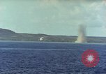 Standbild Bombardierung auf Saipan Saipan Nördliche Marianen, 1944, aus Sekunde 32 historischem Filmmaterial Videoclip 65675035317