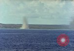 Standbild Bombardierung auf Saipan Saipan Nördliche Marianen, 1944, aus Sekunde 35 historischem Filmmaterial Videoclip 65675035317