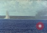 Standbild Bombardierung auf Saipan Saipan Nördliche Marianen, 1944, aus Sekunde 36 historischem Filmmaterial Videoclip 65675035317