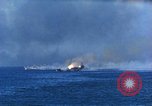 Standbild Bombardierung auf Schiffen Saipan Nördliche Marianen, 1944, aus Sekunde 8 historischem Filmmaterial Videoclip 65675035320