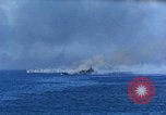 Standbild Bombardierung auf Schiffen Saipan Nördliche Marianen, 1944, aus Sekunde 9 historischem Filmmaterial Videoclip 65675035320
