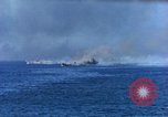 Standbild Bombardierung auf Schiffen Saipan Nördliche Marianen, 1944, aus Sekunde 11 historischem Filmmaterial Videoclip 65675035320