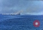 Standbild Bombardierung auf Schiffen Saipan Nördliche Marianen, 1944, aus Sekunde 12 historischem Filmmaterial Videoclip 65675035320