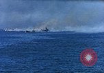 Standbild Bombardierung auf Schiffen Saipan Nördliche Marianen, 1944, aus Sekunde 13 historischem Filmmaterial Videoclip 65675035320