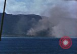 Standbild Bombardierung auf Schiffen Saipan Nördliche Marianen, 1944, aus Sekunde 16 historischem Filmmaterial Videoclip 65675035320