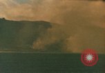 Standbild Bombardierung auf Schiffen Saipan Nördliche Marianen, 1944, aus Sekunde 22 historischem Filmmaterial Videoclip 65675035320