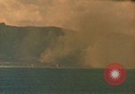 Standbild Bombardierung auf Schiffen Saipan Nördliche Marianen, 1944, aus Sekunde 24 historischem Filmmaterial Videoclip 65675035320