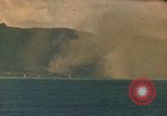 Standbild Bombardierung auf Schiffen Saipan Nördliche Marianen, 1944, aus Sekunde 26 historischem Filmmaterial Videoclip 65675035320