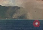 Standbild Bombardierung auf Schiffen Saipan Nördliche Marianen, 1944, aus Sekunde 27 historischem Filmmaterial Videoclip 65675035320