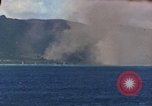 Standbild Bombardierung auf Schiffen Saipan Nördliche Marianen, 1944, aus Sekunde 28 historischem Filmmaterial Videoclip 65675035320