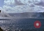 Standbild Bombardierung auf Schiffen Saipan Nördliche Marianen, 1944, aus Sekunde 30 historischem Filmmaterial Videoclip 65675035320