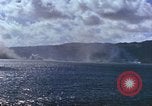 Standbild Bombardierung auf Schiffen Saipan Nördliche Marianen, 1944, aus Sekunde 32 historischem Filmmaterial Videoclip 65675035320