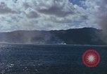 Standbild Bombardierung auf Schiffen Saipan Nördliche Marianen, 1944, aus Sekunde 36 historischem Filmmaterial Videoclip 65675035320