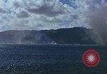 Standbild Bombardierung auf Schiffen Saipan Nördliche Marianen, 1944, aus Sekunde 37 historischem Filmmaterial Videoclip 65675035320