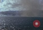 Standbild Bombardierung auf Schiffen Saipan Nördliche Marianen, 1944, aus Sekunde 48 historischem Filmmaterial Videoclip 65675035320