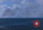 Standbild Bombardierung auf Schiffen Saipan Nördliche Marianen, 1944, aus Sekunde 62 historischem Filmmaterial Videoclip 65675035320