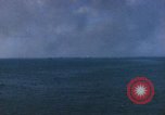 Standbild Bombardierung Saipan Saipan Nördliche Marianen, 1944, aus Sekunde 16 historischem Filmmaterial Videoclip 65675035321