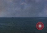 Standbild Bombardierung Saipan Saipan Nördliche Marianen, 1944, aus Sekunde 21 historischem Filmmaterial Videoclip 65675035321