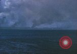 Standbild Bombardierung Saipan Saipan Nördliche Marianen, 1944, aus Sekunde 49 historischem Filmmaterial Videoclip 65675035321