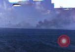Standbild Explosionen Saipan Nördliche Marianen, 1944, aus Sekunde 1 historischem Filmmaterial Videoclip 65675035322
