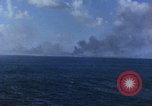 Standbild Explosionen Saipan Nördliche Marianen, 1944, aus Sekunde 4 historischem Filmmaterial Videoclip 65675035322