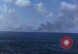 Standbild Explosionen Saipan Nördliche Marianen, 1944, aus Sekunde 7 historischem Filmmaterial Videoclip 65675035322