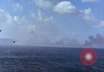 Standbild Explosionen Saipan Nördliche Marianen, 1944, aus Sekunde 13 historischem Filmmaterial Videoclip 65675035322